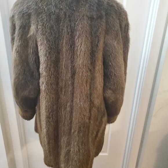 The Fur Vault Fur Coat Women's Fur Coat Sz Large - Picture 7 of 12